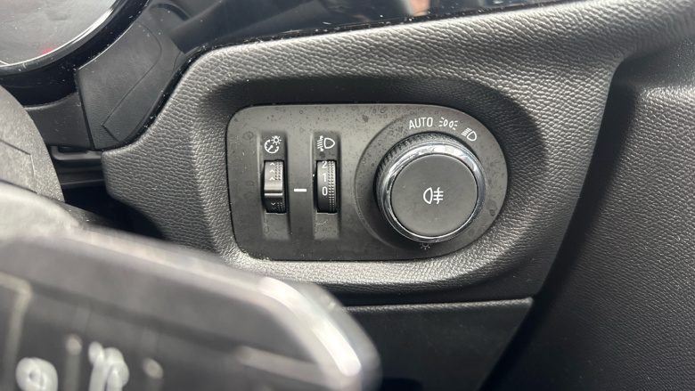 Vauxhall Corsa 1.2 SE 5dr Petrol Hatchback